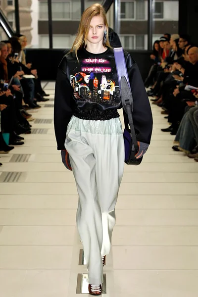 Look 24